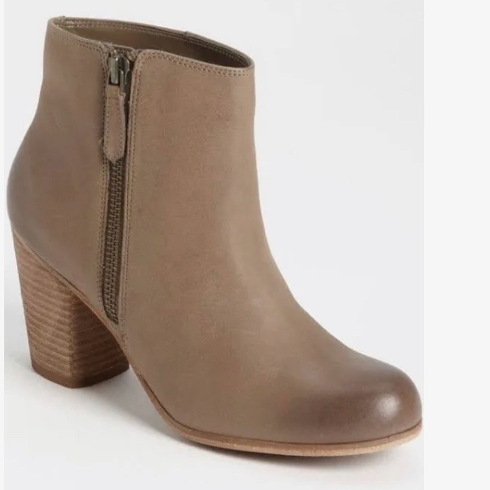 BP Trolley LEA Bootie Grey Leather 8.5 (runs a half size small)
